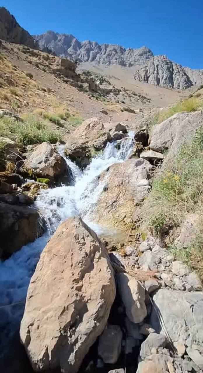 چشمه میشی سی سخت